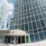 A Primeira Turma do Tribunal Regional Federal da 3ª Região (TRF3) condenou a Caixa Econômica Federal (Caixa) a indenizar uma idosa de 81 anos que sofreu golpe por aplicativo